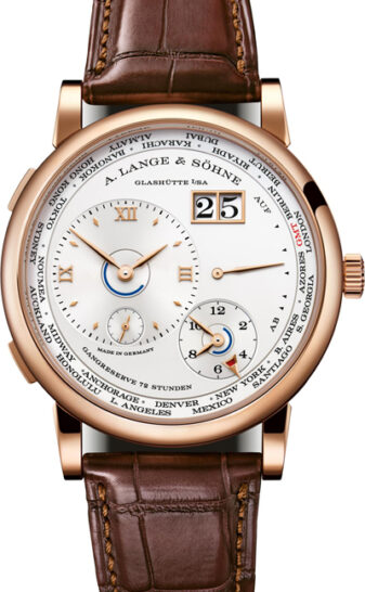 The new edition of the LANGE 1 TIME ZONE, presented in June 2020 and equipped with a new manufacture calibre L141.1, combines functionality with clear readability. The time and date at home and another of the 24 zone times can be read at one glance. Ring-shaped day/night indicators assure good legibility and the new daylight saving time indication is a useful addition.
The model in pink gold is equipped with an argenté-colored dial and a red brown leather strap. It measures 41.9 mm in diameter and is 10.9 mm high.